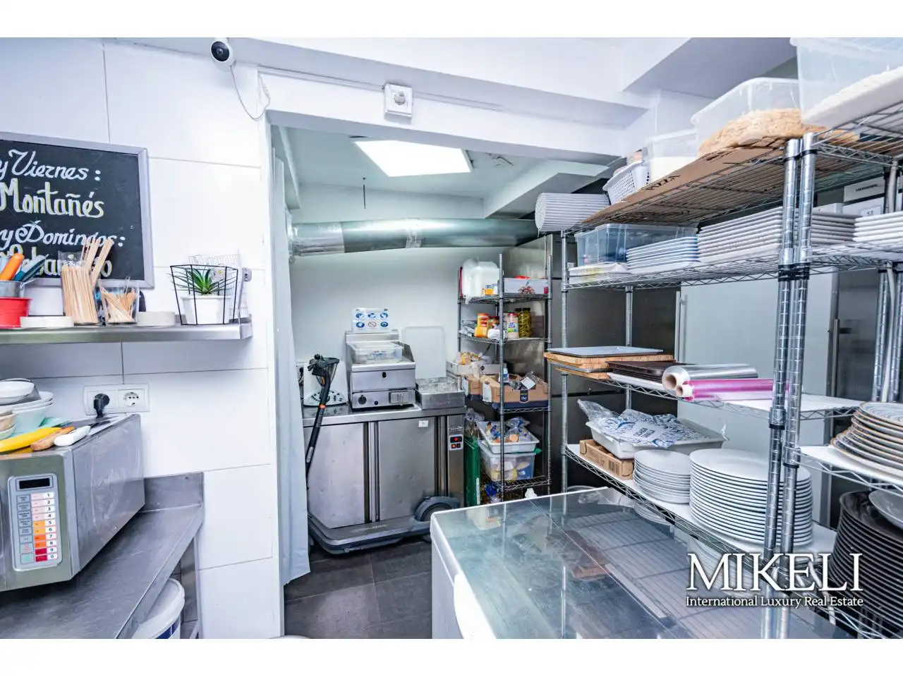 Cocina de Local en traspaso en Santander con Aire acondicionado y Alarma