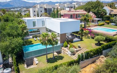 Jardí de Casa o xalet en venda en Benahavís amb Aire condicionat, Terrassa i Piscina