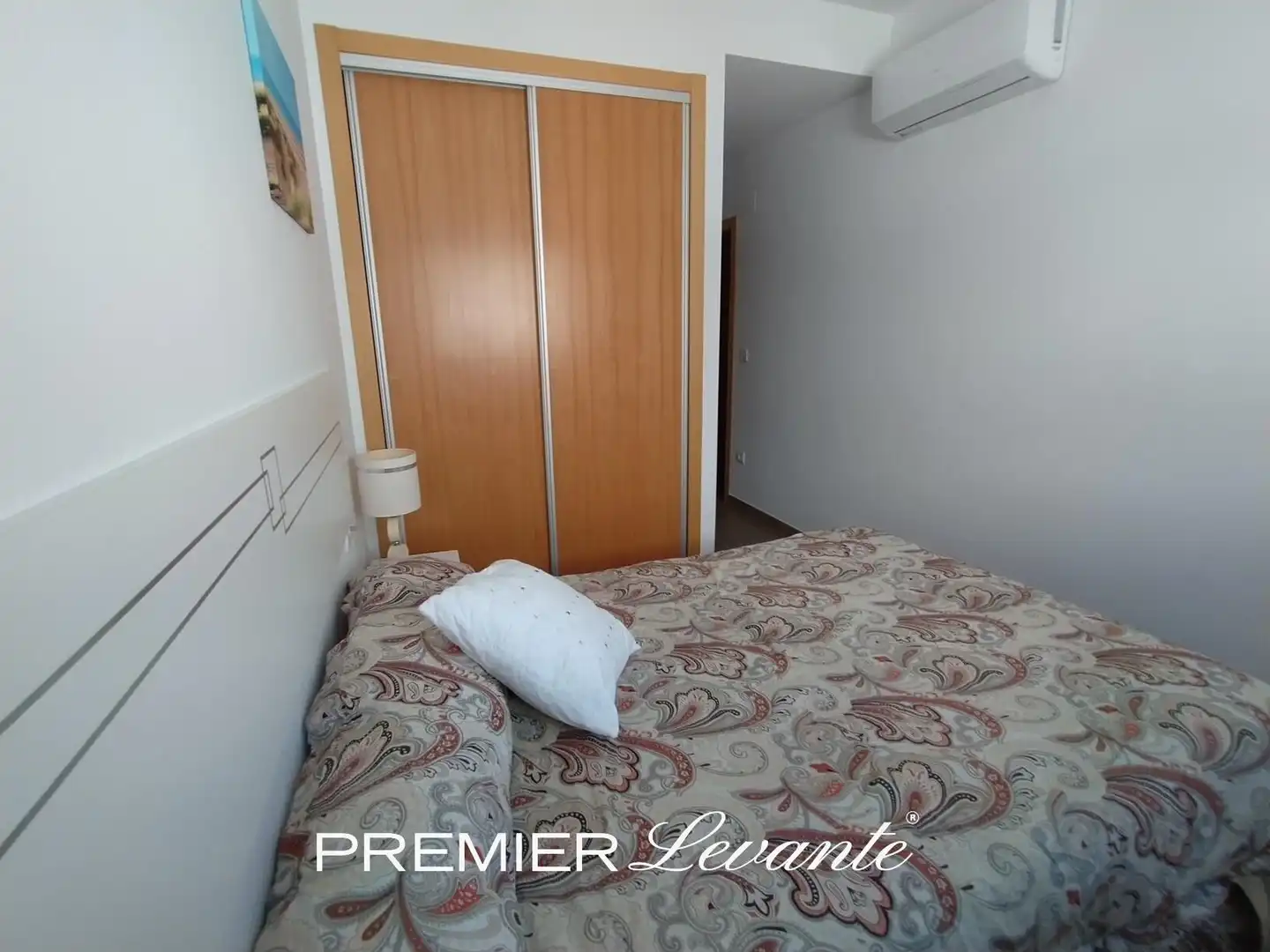 Schlafzimmer von Dachboden zum Verkauf in Piles mit Klimaanlage, Privatgarten und Terrasse