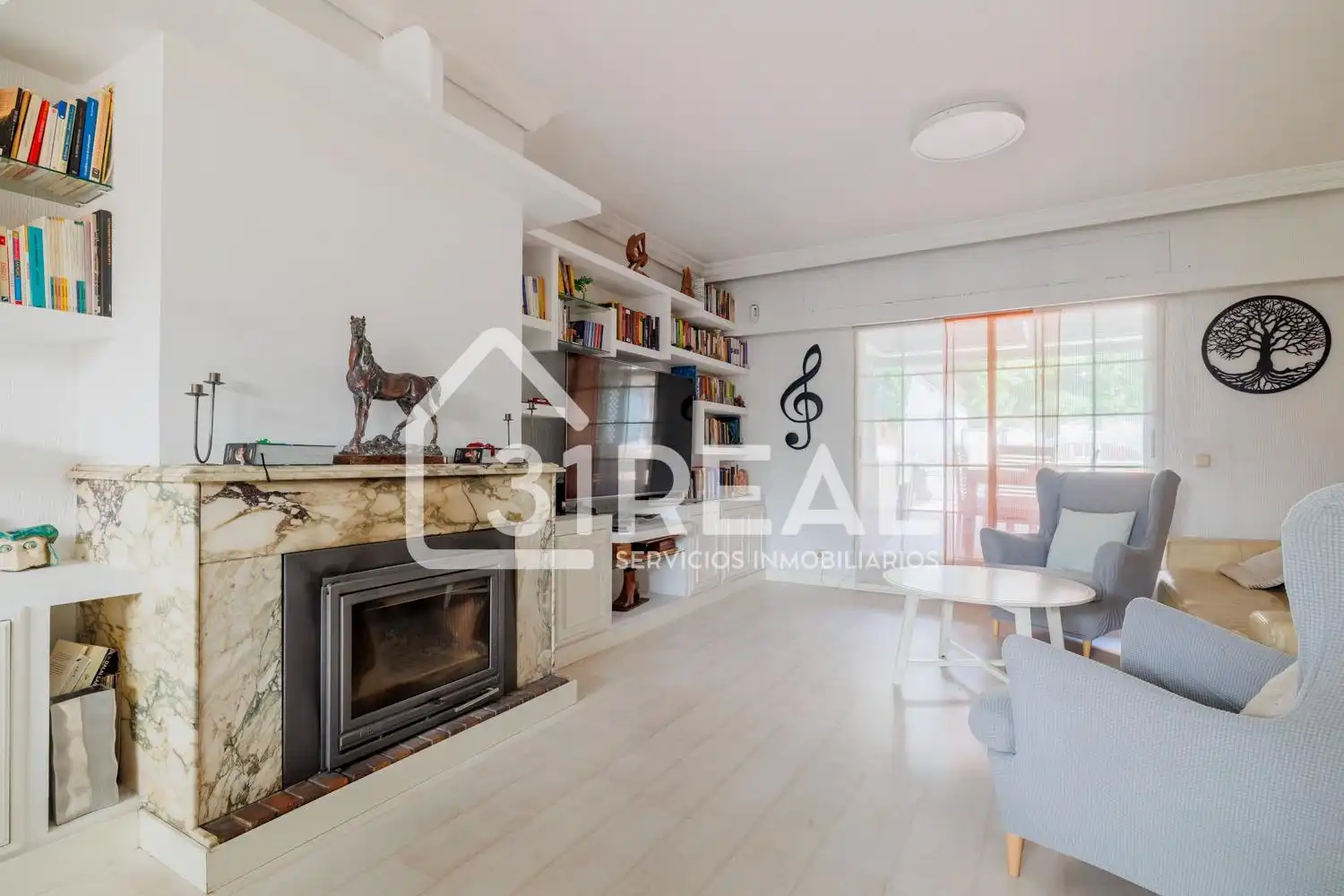 Sala d'estar de Casa o xalet en venda en  Madrid Capital amb Jardí privat, Terrassa i Piscina