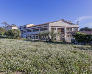 Vista exterior de Finca rústica en venda en Sant Quintí de Mediona amb Piscina