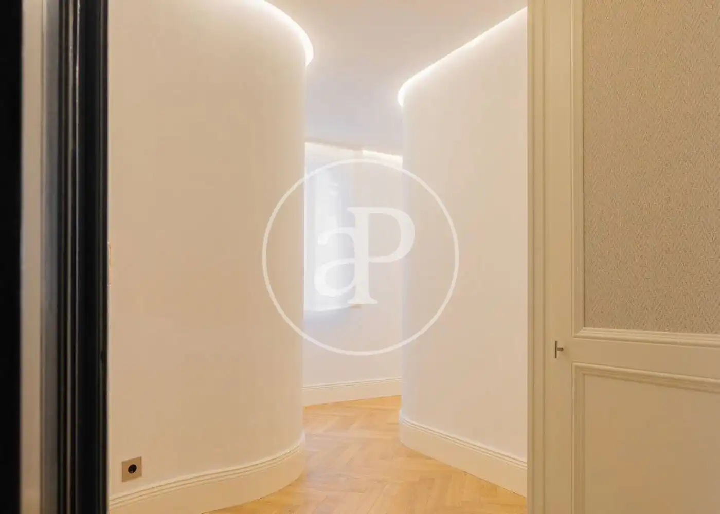 Flat for sale in Madrid  with Air Conditioner, Heating and Storage room