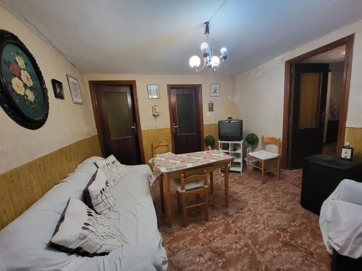 Sala d'estar de Casa o xalet en venda en Sisante amb Piscina