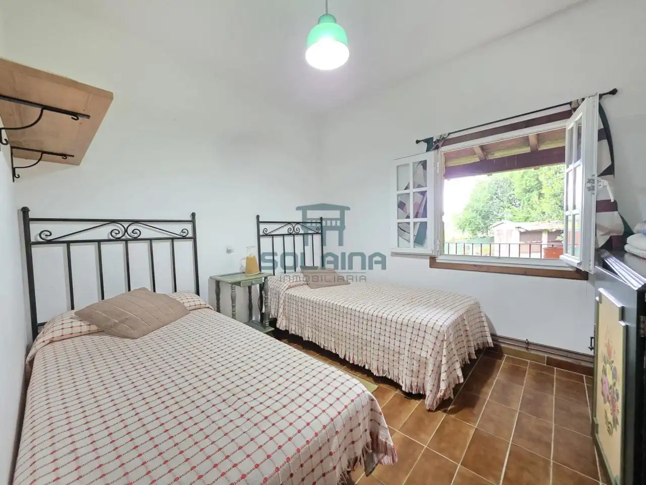 Dormitori de Casa o xalet en venda en Ourense Capital  amb Calefacció i Jardí privat