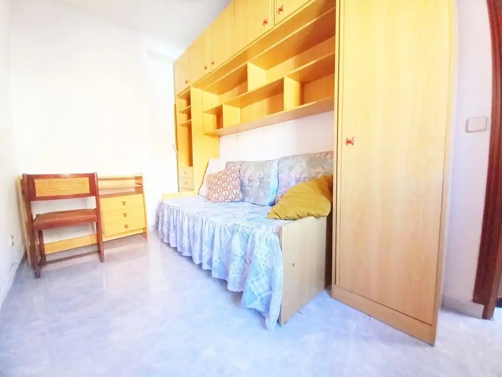 Habitación de Piso en venta en Madrid con Aire acondicionado, Amueblado y Horno