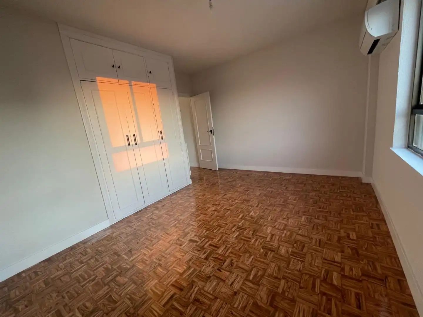Bedroom of Flat for rent in Madrid  with Air Conditioner, Heating and Parquet flooring
