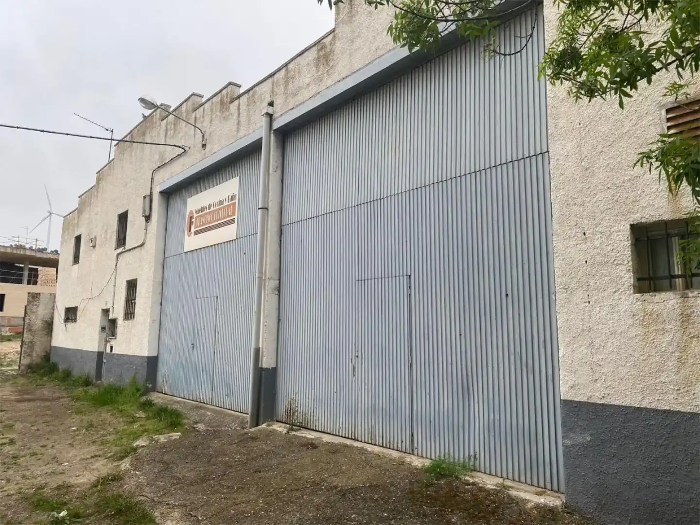 Exterior view of Industrial buildings for rent in Cadrete