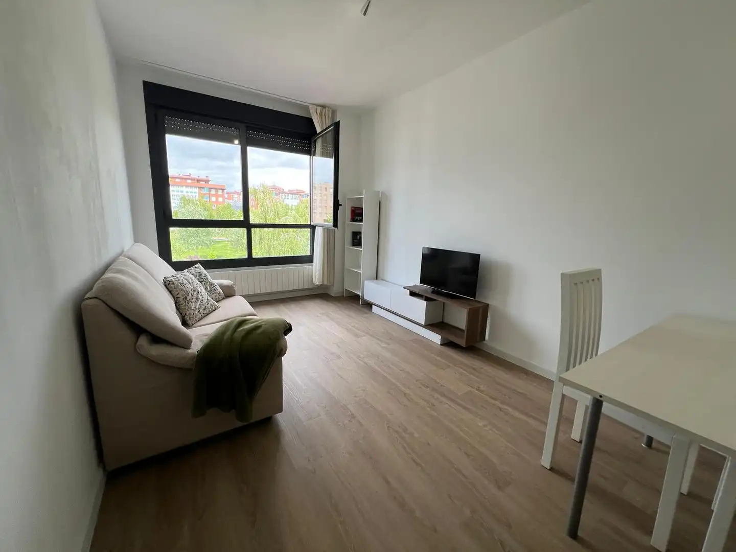 Sala d'estar de Pis en venda en Vitoria - Gasteiz amb Calefacció i Traster