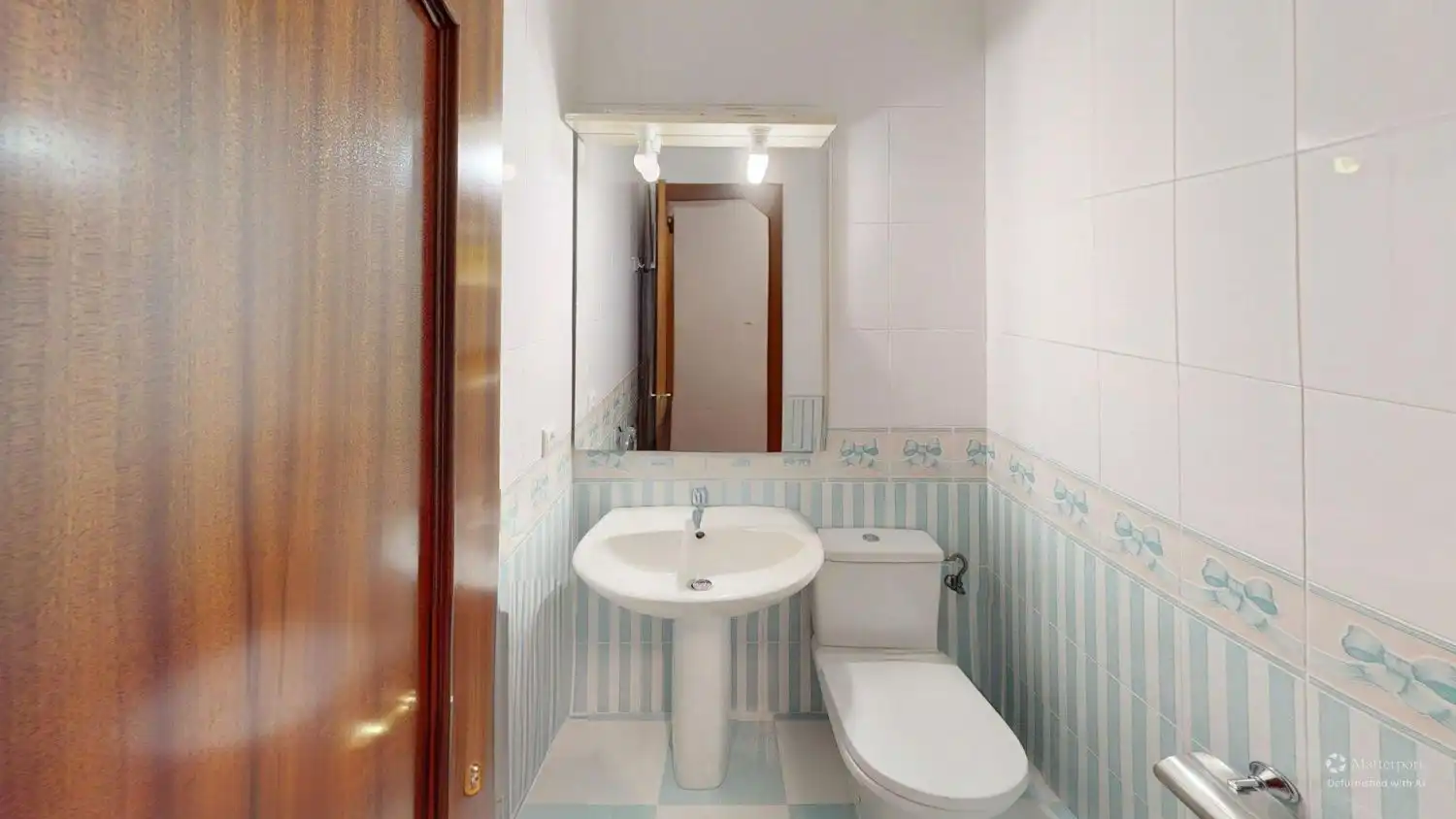 Bathroom of Flat for sale in Sevilla  with Air Conditioner, Heating and Balcony