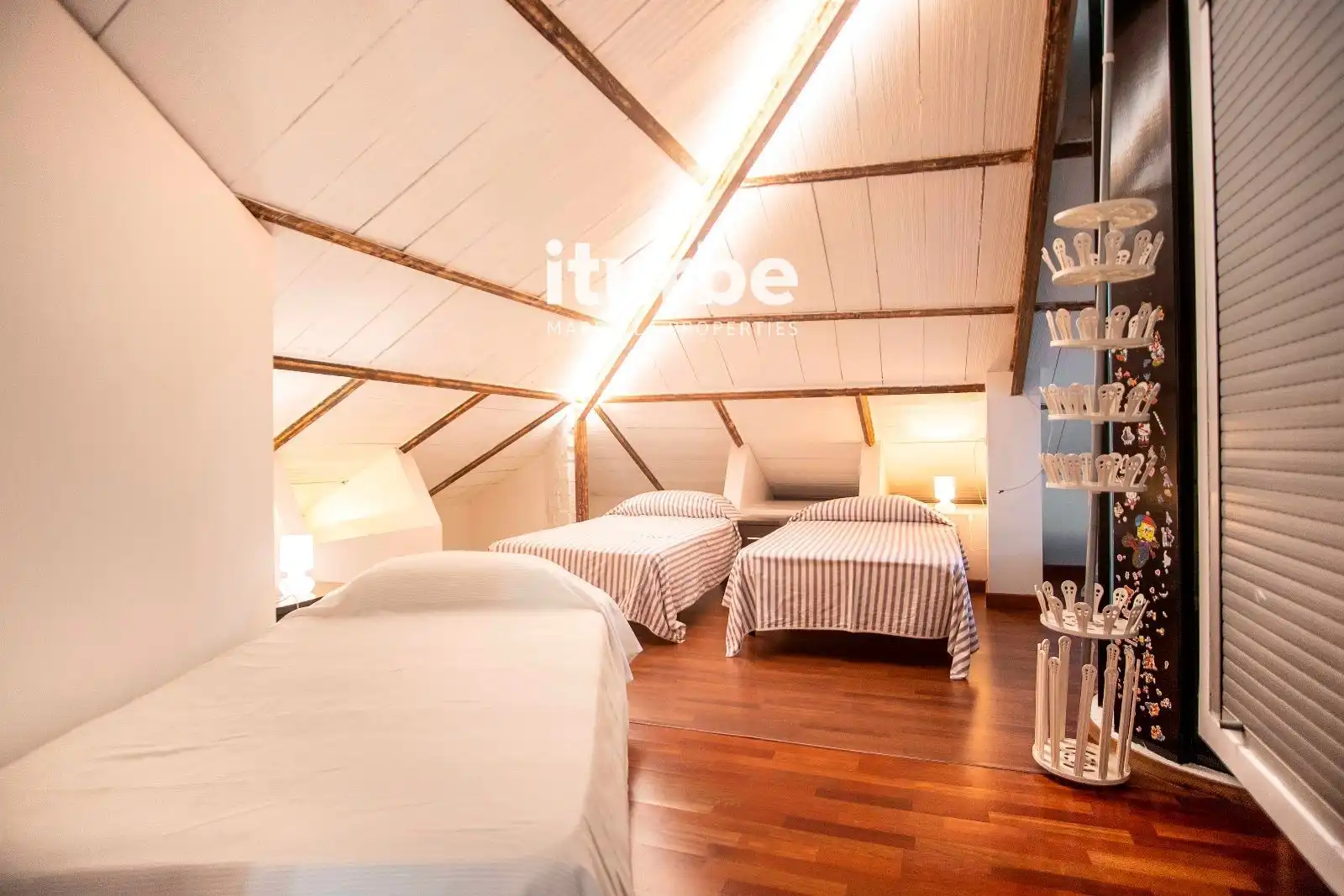 Schlafzimmer von Dachboden zur Miete in Fuengirola mit Klimaanlage, Terrasse und Möbliert
