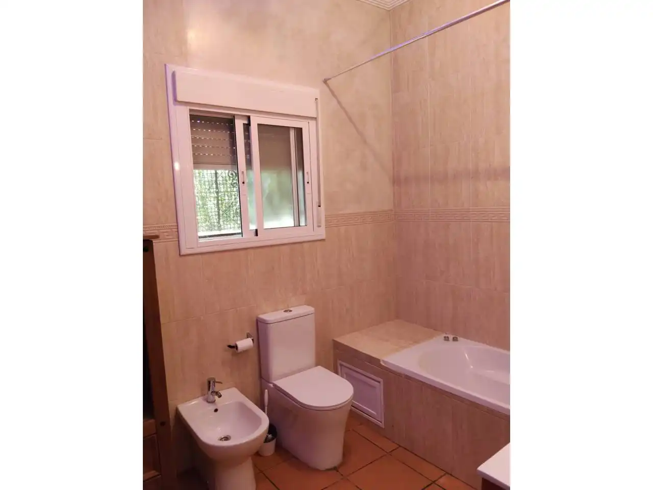 Baño de Casa o chalet de alquiler en Carmona con Aire acondicionado, Calefacción y Jardín privado