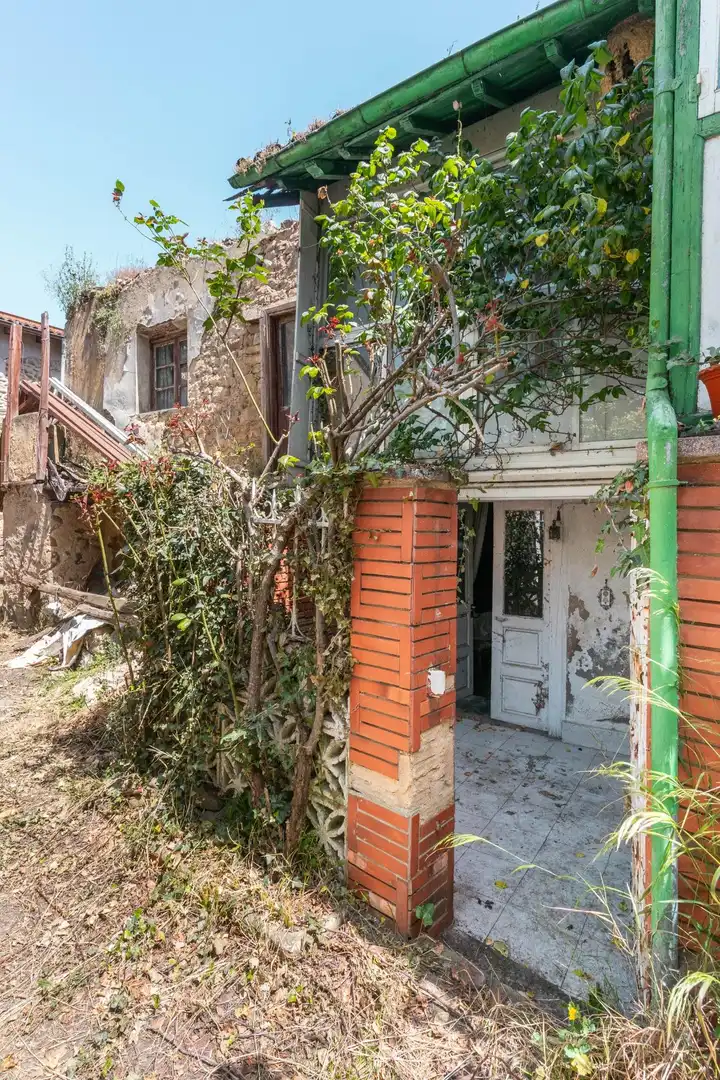Vista exterior de Casa adosada en venda en Lena