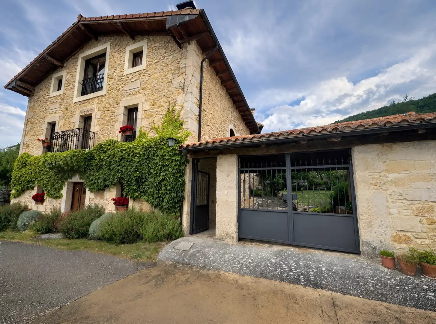 Vista exterior de Finca rústica en venta en Villarcayo de Merindad de Castilla la Vieja con Calefacción, Terraza y Amueblado