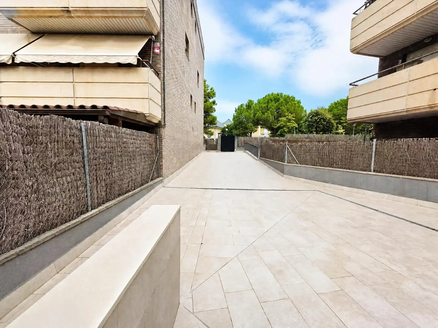 Bajo con piscina en venta en MILENA JESENSKA, imagen 11