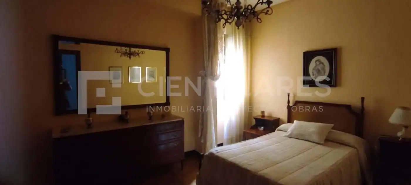 Bedroom of Flat for sale in  Logroño