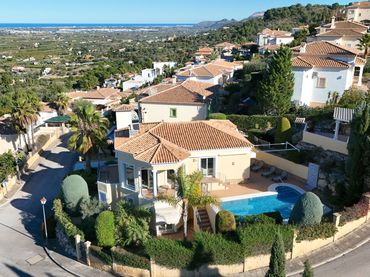 Maison rustique avec piscine à vendre à Orba
