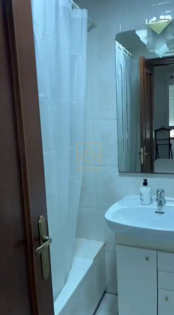 Badezimmer von Wohnung zur Miete in Santander mit Heizung, Parkett und Möbliert