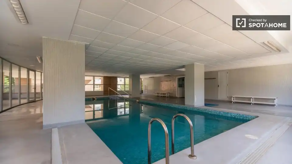 Piscina de Pis de lloguer en Valencia amb Aire condicionat, Calefacció i Moblat