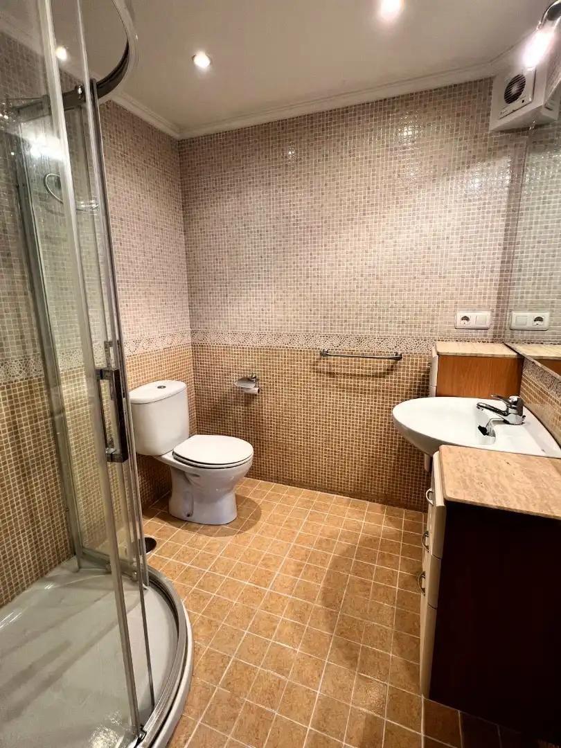 Badezimmer von Wohnung zum Verkauf in Andoain mit Heizung, Parkett und Abstellraum