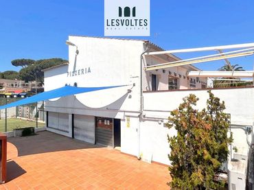 Local comercial en venta en Avinguda Joan Pericot i García