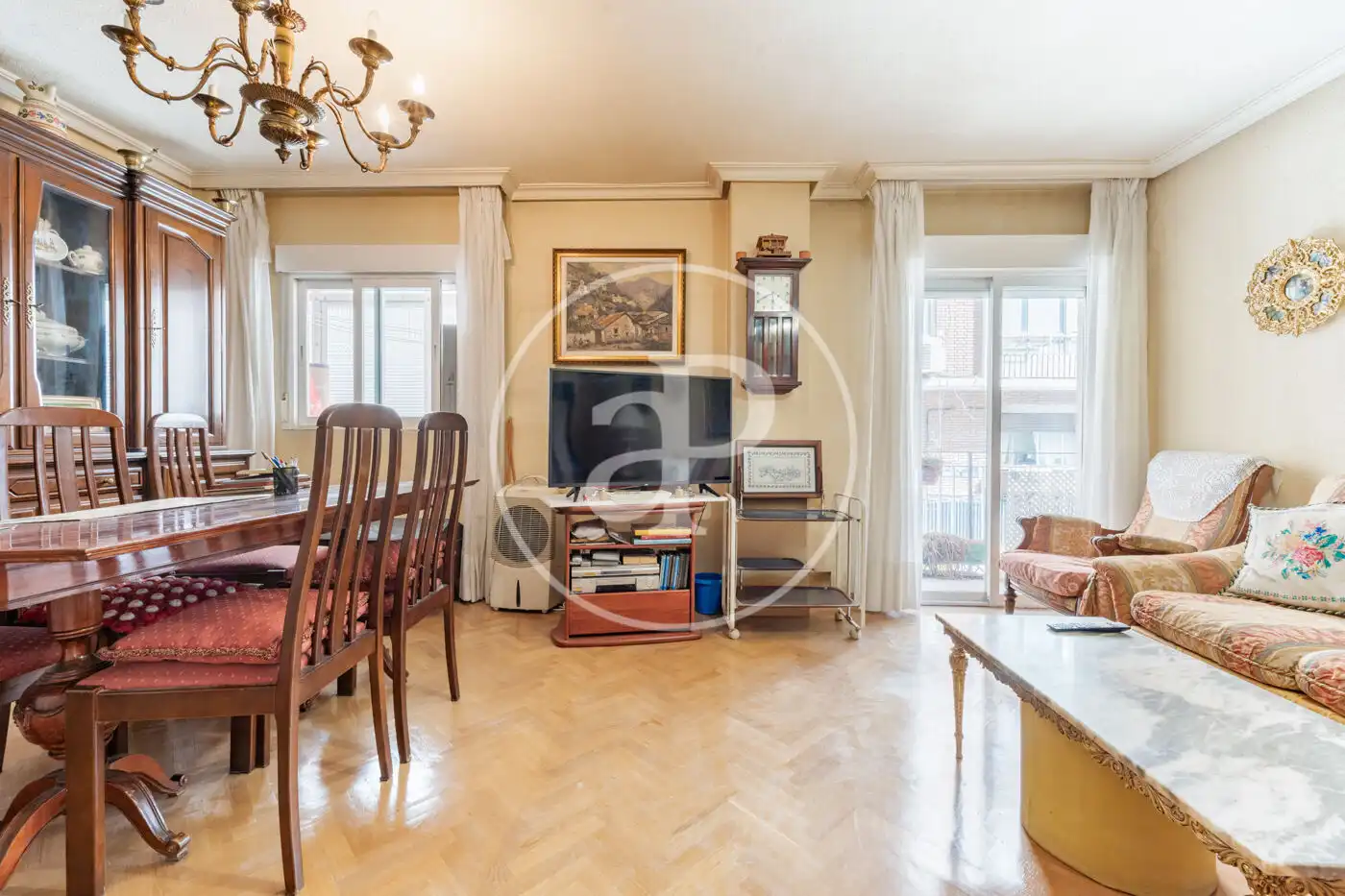 Sala d'estar de Pis en venda en  Madrid Capital amb Calefacció i Moblat