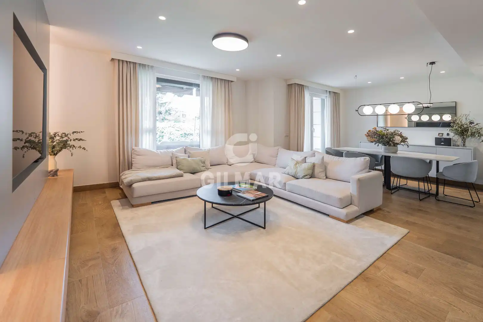 Living room of Detached homes for sale in Pozuelo de Alarcón  with Heating, Private garden and Swimming Pool
