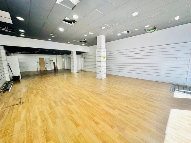 Local comercial en Alquiler en Calle Miguel Moya en El Palo