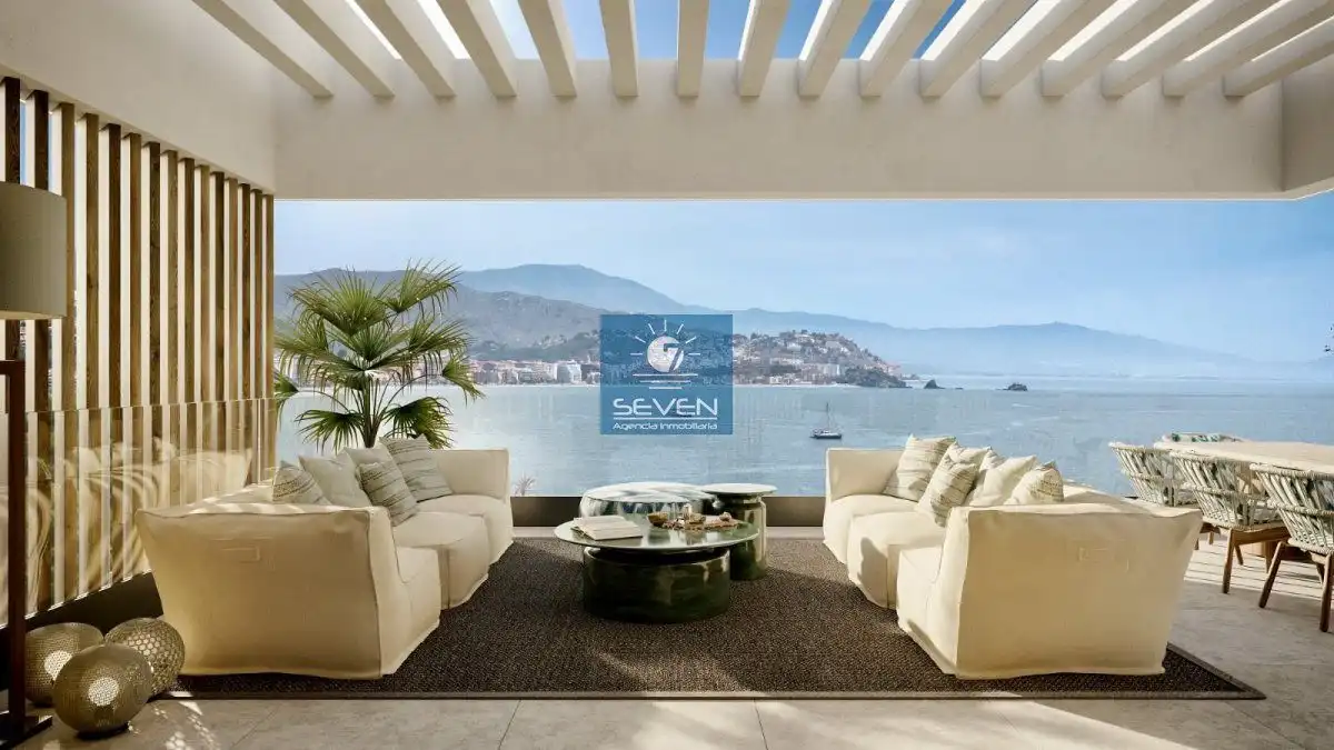 Chalet con piscina en venta en La Herradura, imagen 2