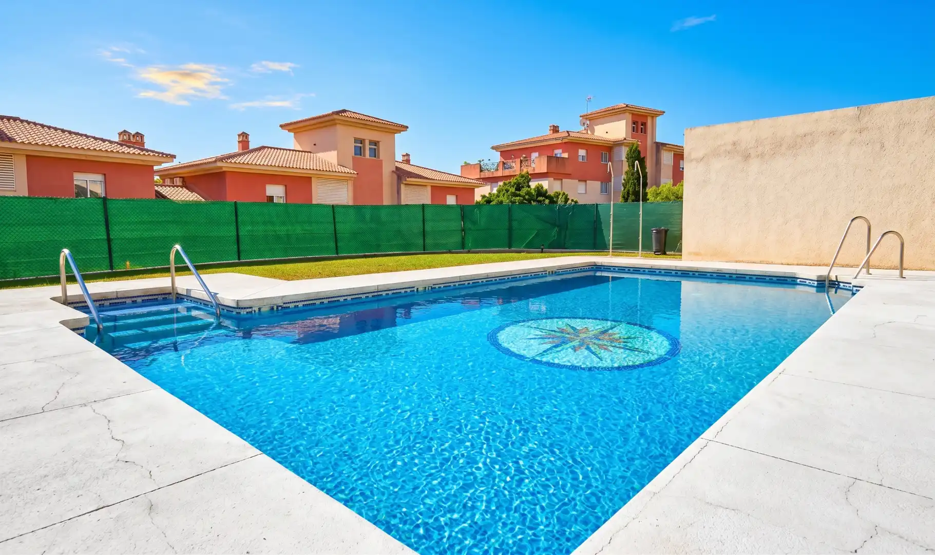 Piscina de Apartamento en venta en Torrequebrada