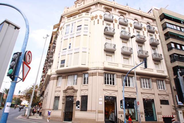 Garaje en Venta en Ensanche - Diputación