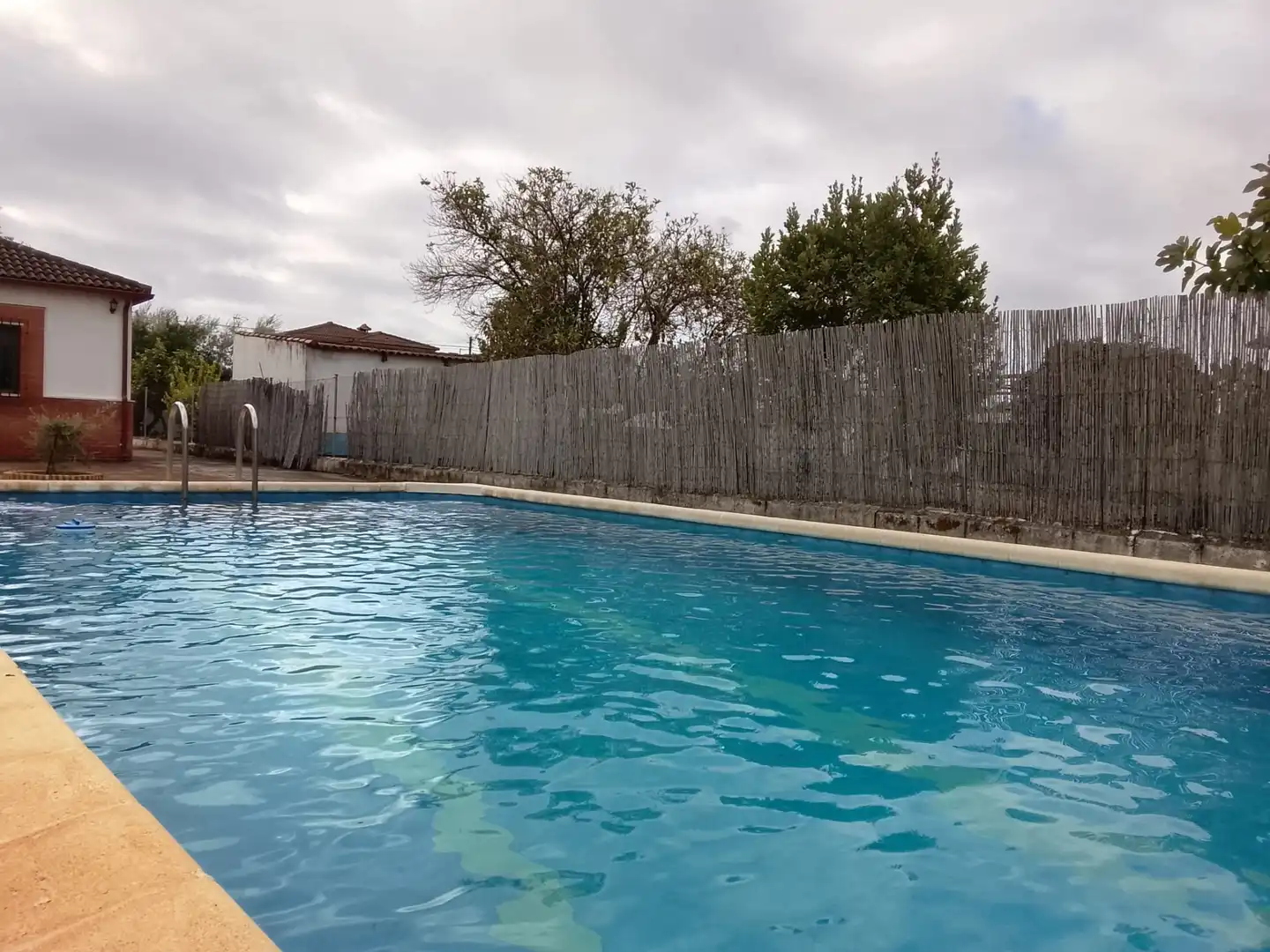 Piscina de Finca rústica en venda en Córdoba amb Aire condicionat, Calefacció i Jardí privat