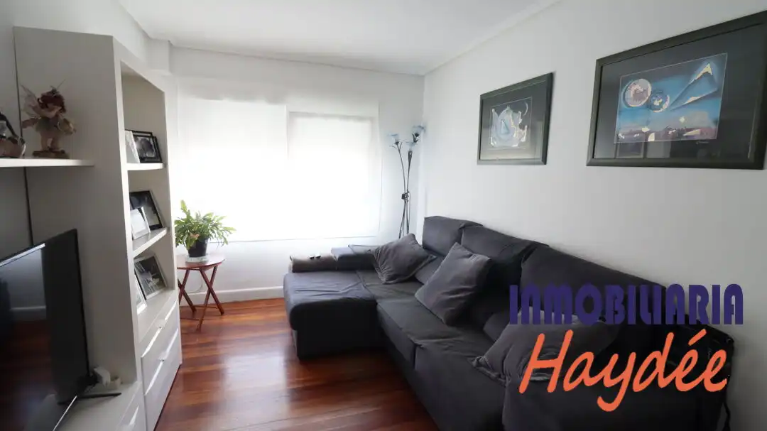 Wohnzimmer von Wohnung zum Verkauf in Leioa mit Abstellraum und Balkon