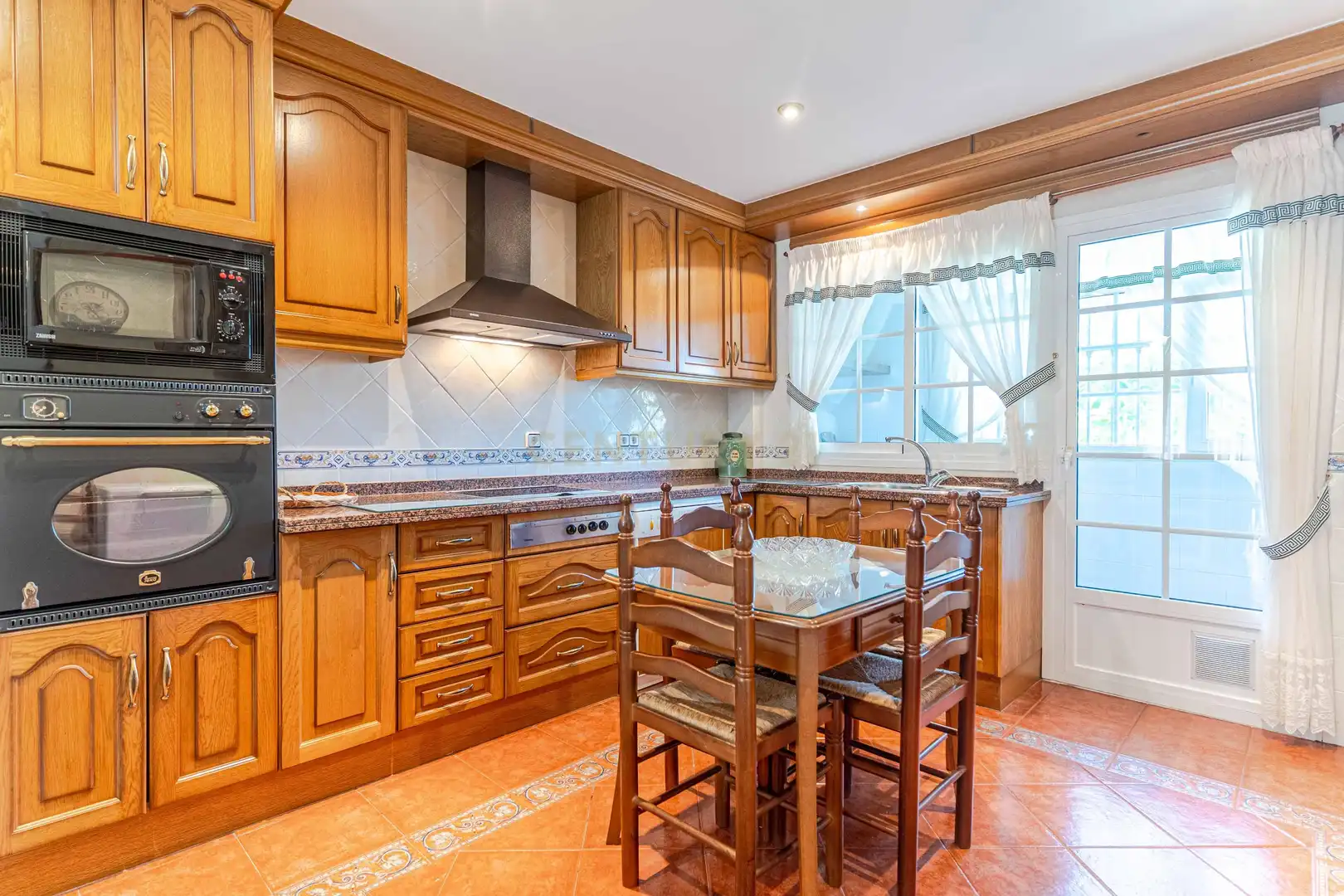 Kitchen of Houses for sale in Vélez de Benaudalla  with Private garden