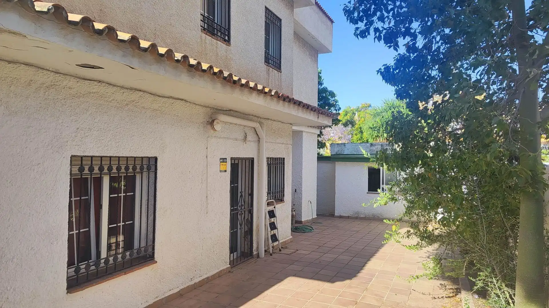Vista exterior de Casa o xalet en venda en Torremolinos amb Terrassa, Traster i Piscina