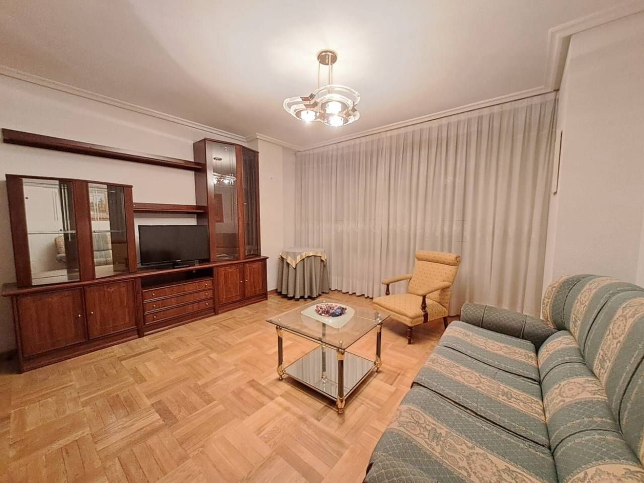 Sala d'estar de Pis en venda en Burgos Capital amb Calefacció i Traster