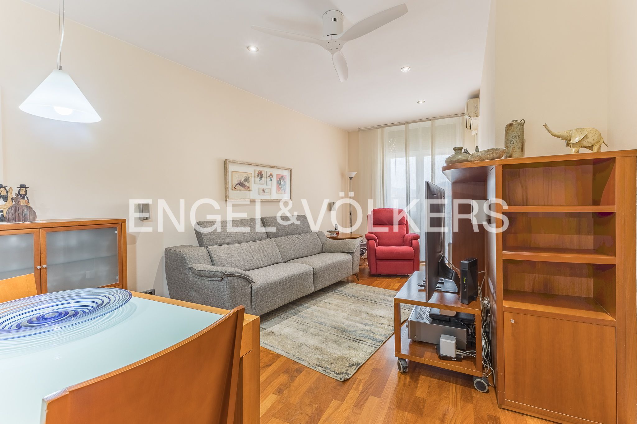 Living room of Flat for sale in Sant Feliu de Llobregat  with Air Conditioner, Heating and Parquet flooring