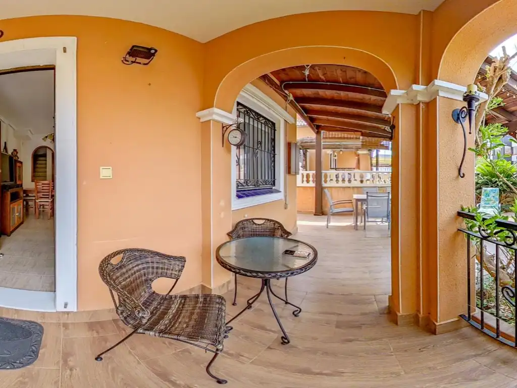 Terrassa de Casa adosada en venda en Orihuela amb Aire condicionat, Moblat i Piscina comunitària