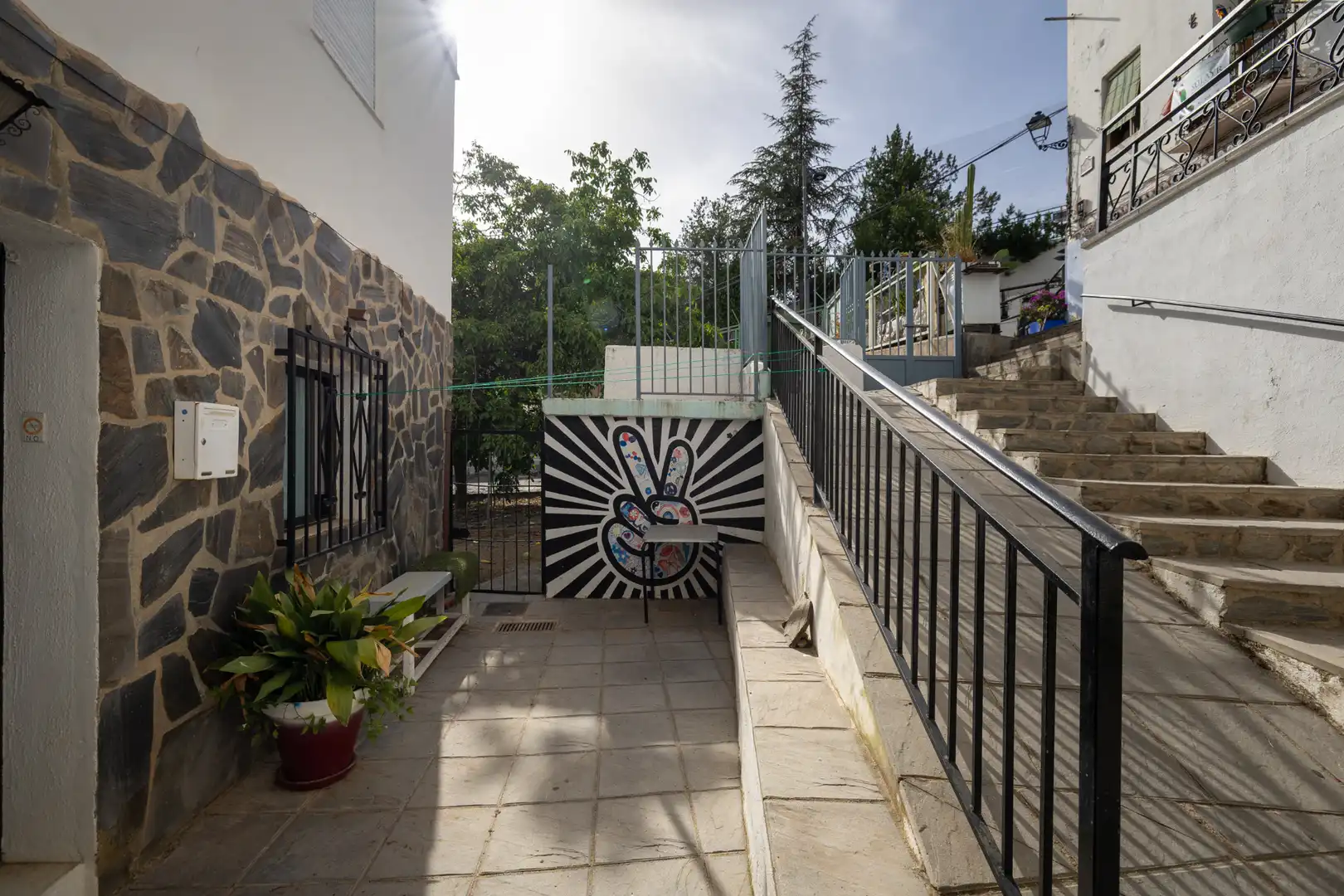 Vista exterior de Casa o xalet en venda en Güéjar Sierra amb Jardí privat i Moblat