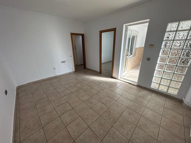 Flat for sale in Badalona  with Air Conditioner and Balcony