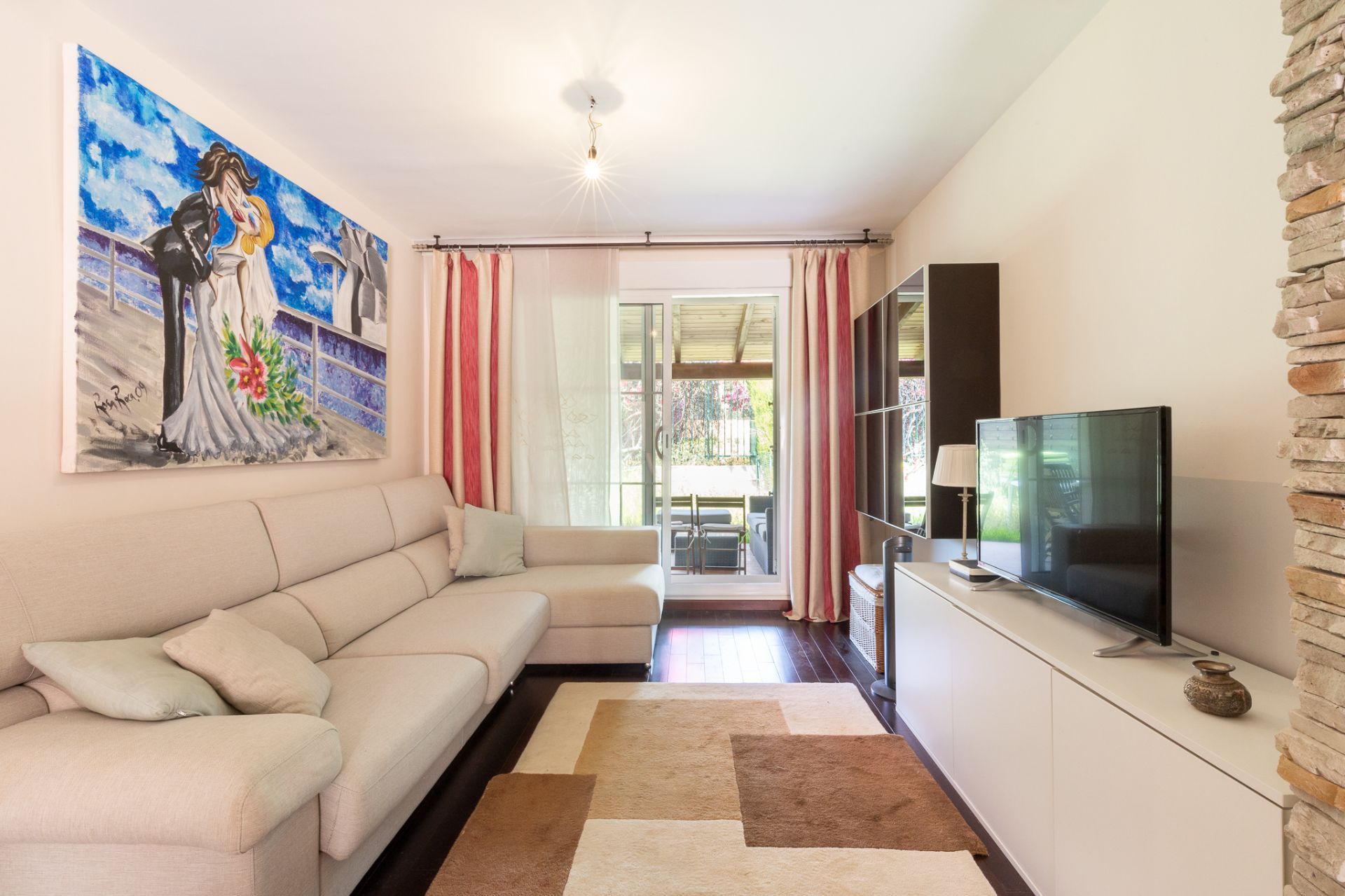 Sala d'estar de Casa adosada en venda en Moncada amb Calefacció, Terrassa i Moblat