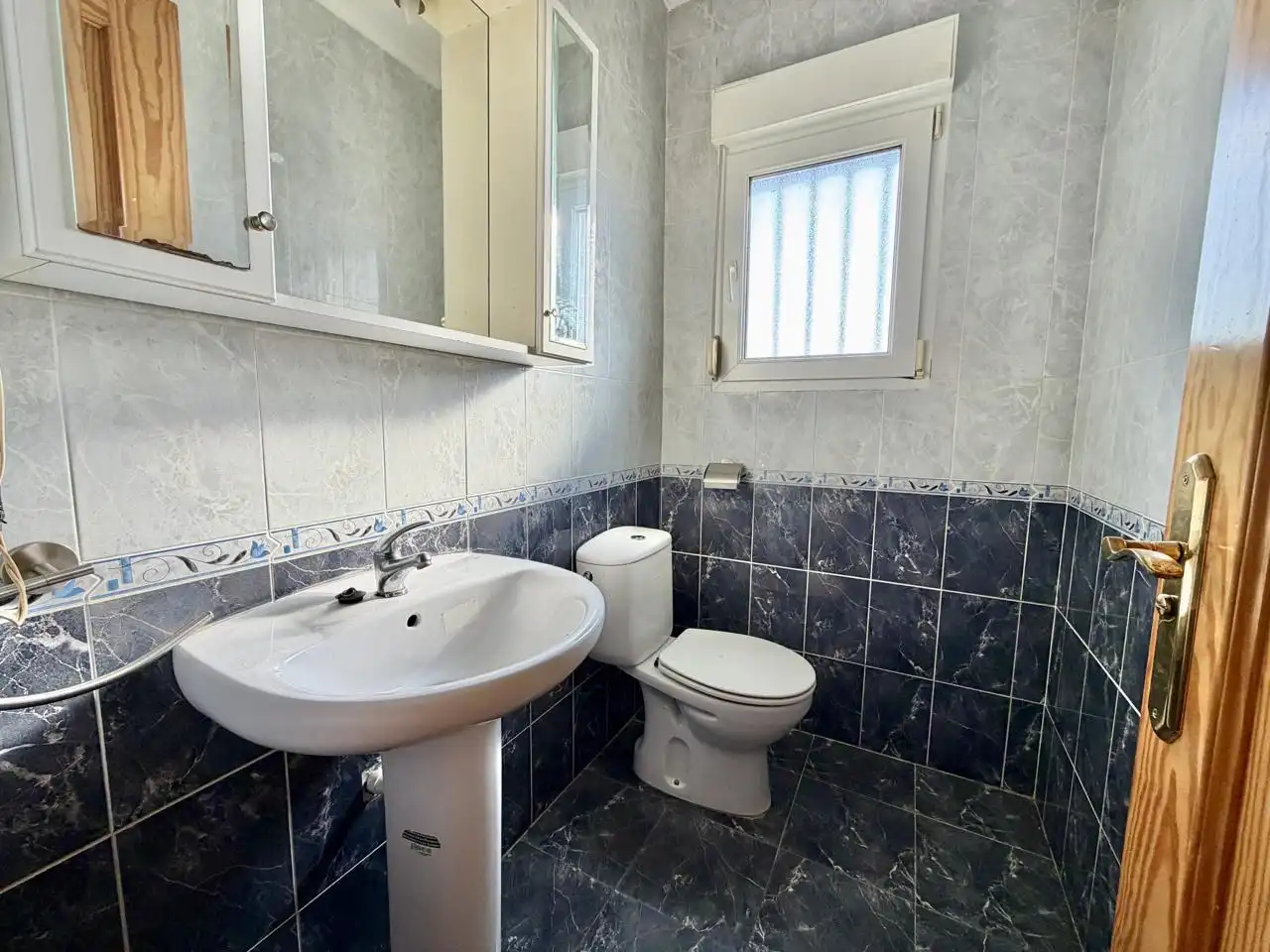 Bathroom of Houses for sale in Padiernos  with Heating and Private garden