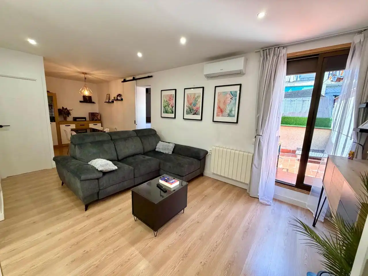 Living room of Attic for sale in Barcelona  with Air Conditioner, Heating and Parquet flooring