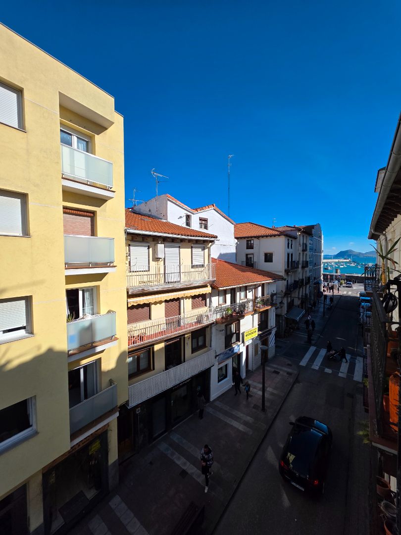 Vista exterior de Piso en venta en Castro-Urdiales