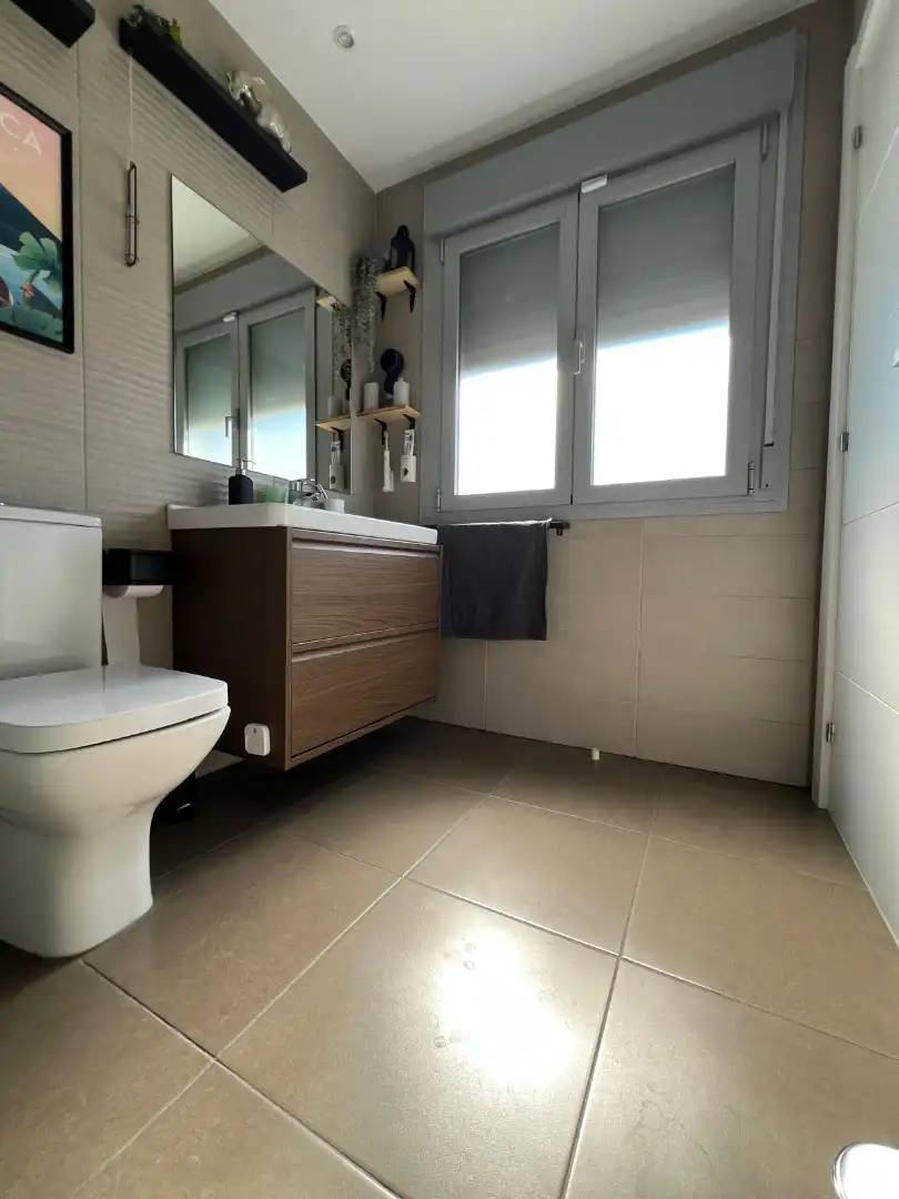 Baño de Casa adosada en venta en Villalbilla con Aire acondicionado, Calefacción y Jardín privado