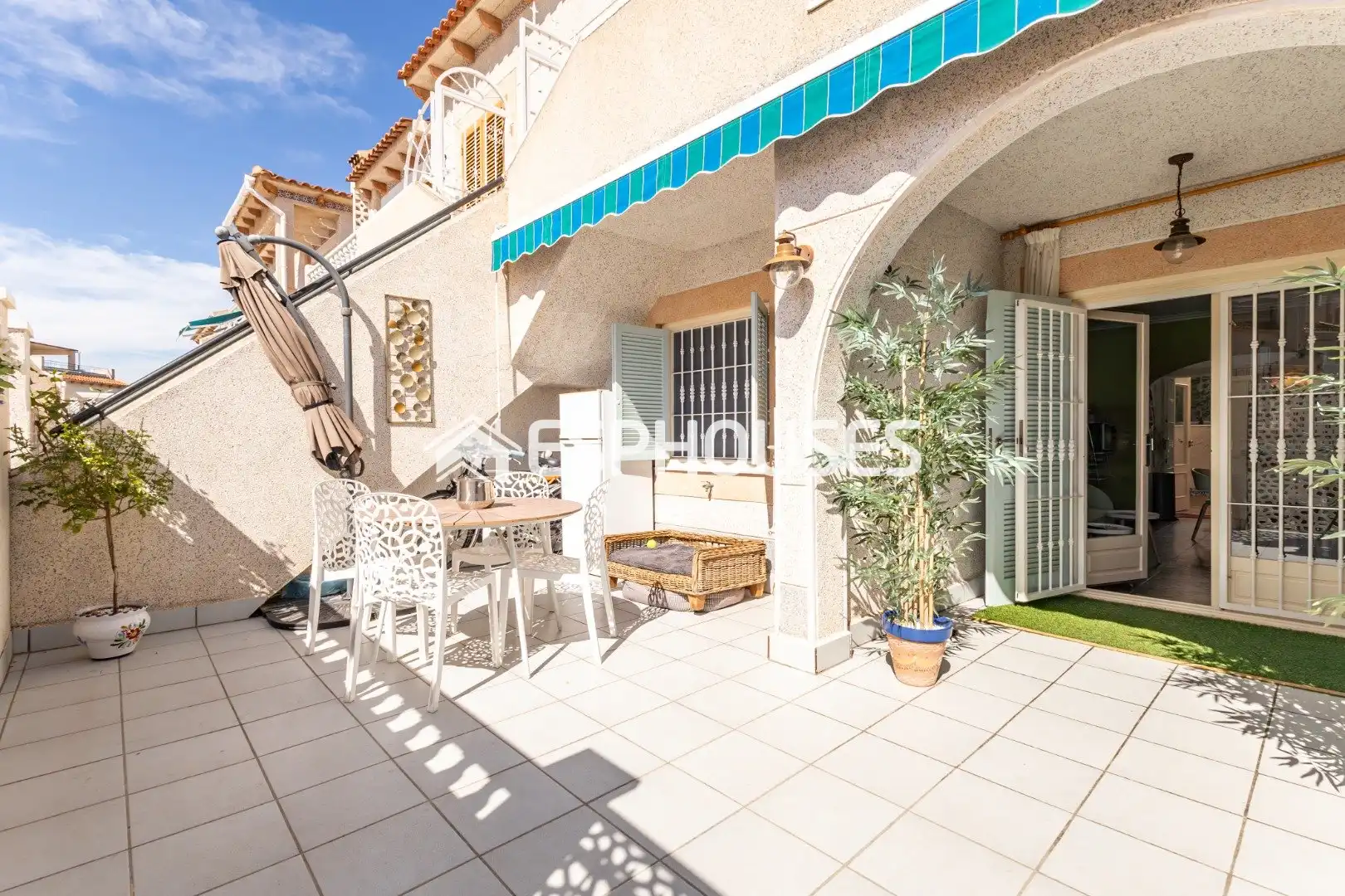 Terrasse von Erdgeschoss zum Verkauf in Guardamar del Segura mit Klimaanlage, Terrasse und Balkon