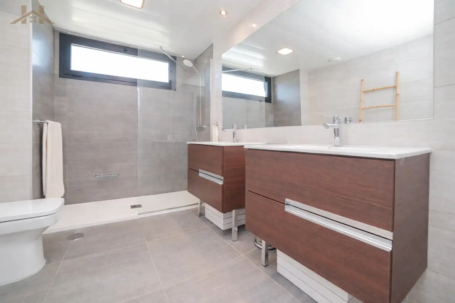 Badezimmer von Haus oder Chalet zum Verkauf in Boadilla del Monte mit Klimaanlage, Heizung und Privatgarten