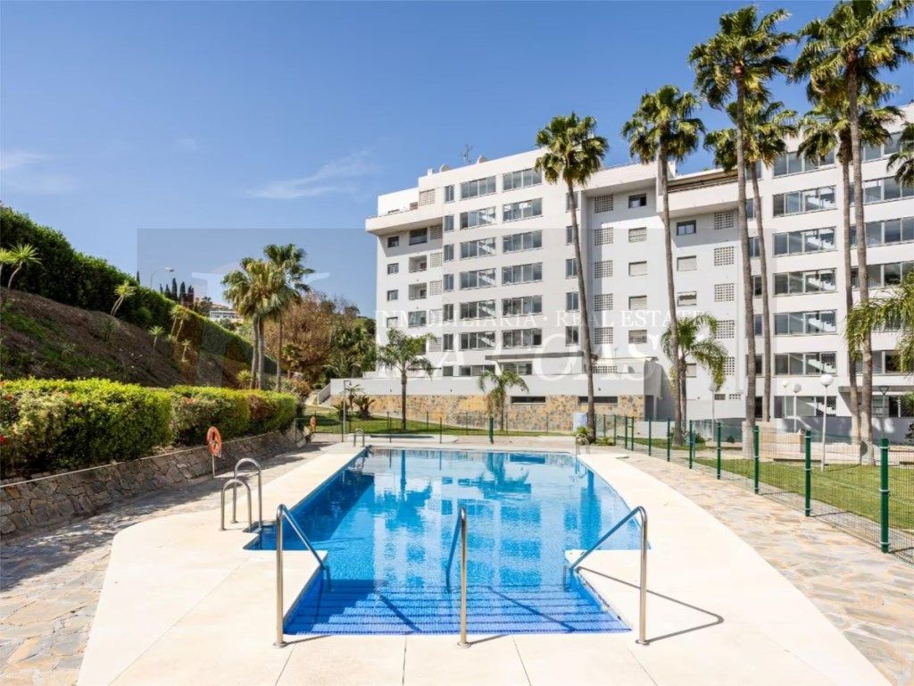 Vista exterior de Pis en venda en Fuengirola amb Aire condicionat, Jardí privat i Terrassa