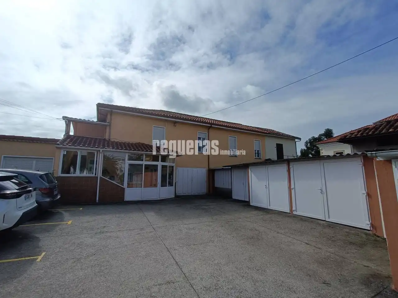 Exterior view of Houses for rent in Avilés  with Heating, Private garden and Furnished