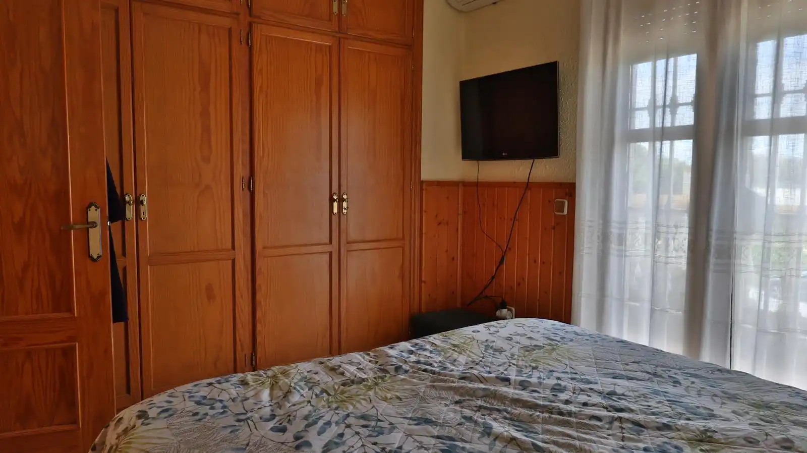 Bedroom of Detached homes for sale in Málaga  with Terrace and Community pool