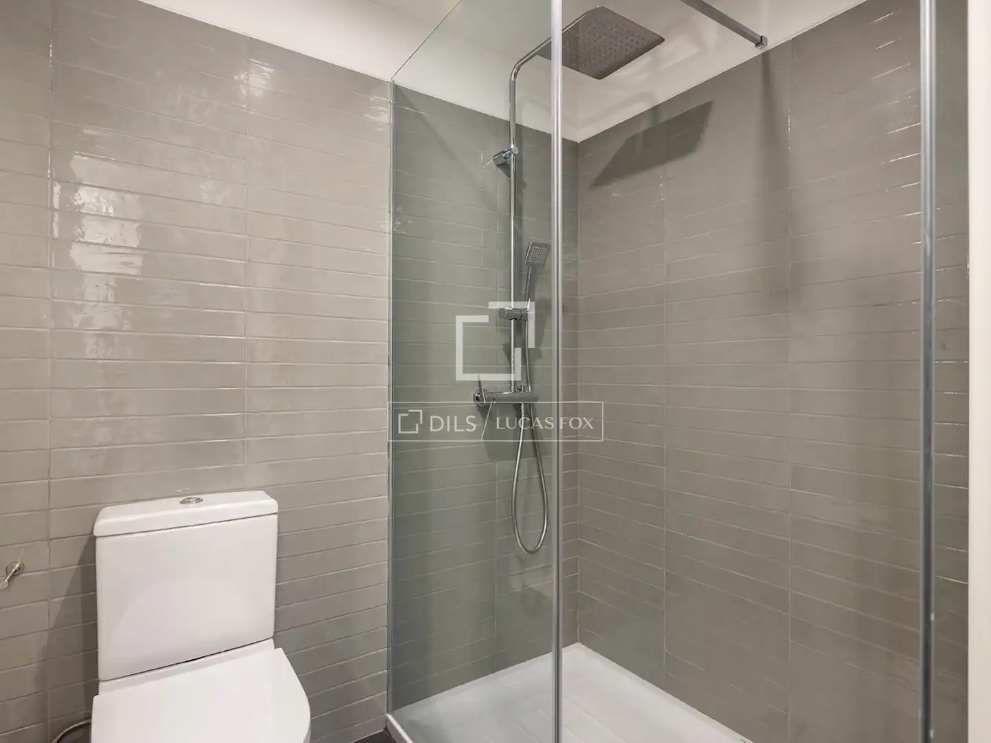 Baño de Piso de alquiler en Barcelona con Aire acondicionado, Parquet y Terraza